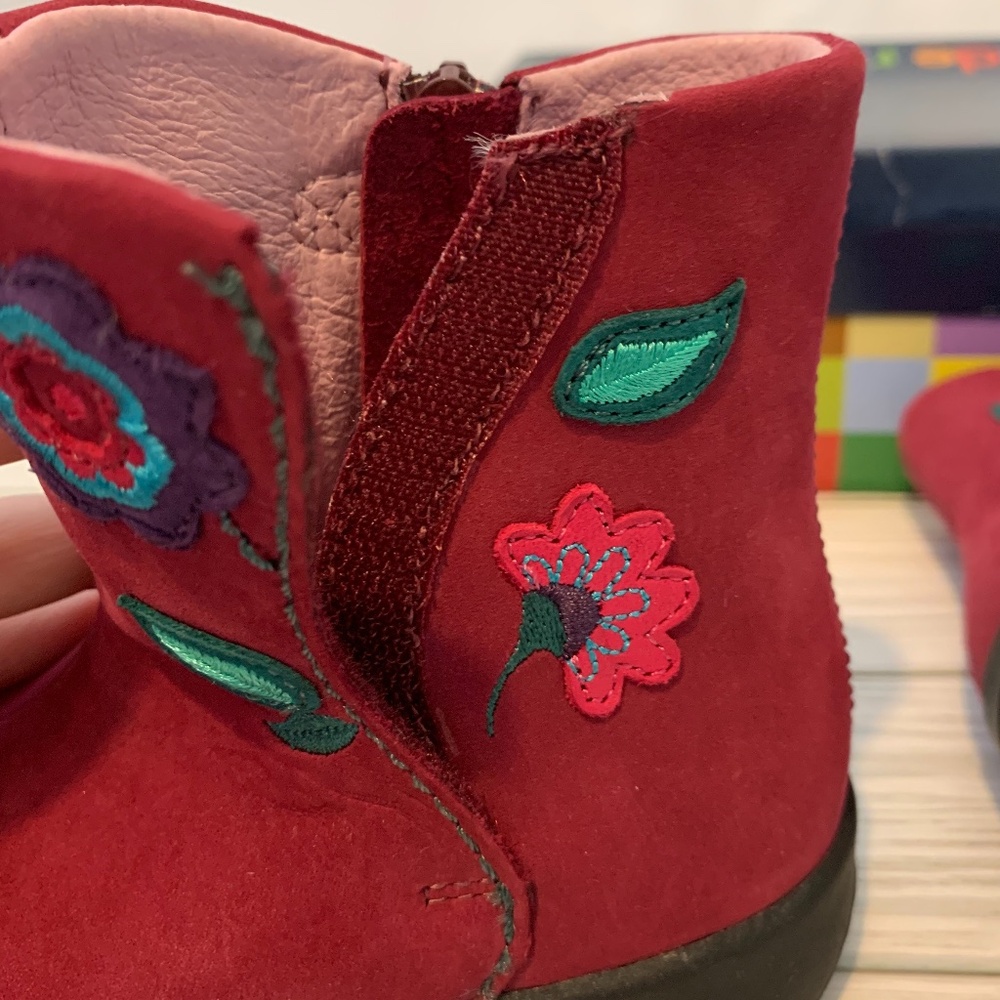 Stride Rite Nubuck Suede Leather Boots W/Embroidered Flowers Size 7W Walking - Picture 7 of 13